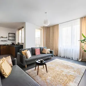 Apartament Wola Park Lovely - Near Metro, Warszawa